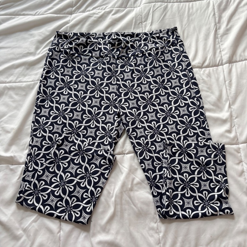 Lulu B Navy White Floral Tile Print Capri Pants Womens 1X Pull On Stretch Crop